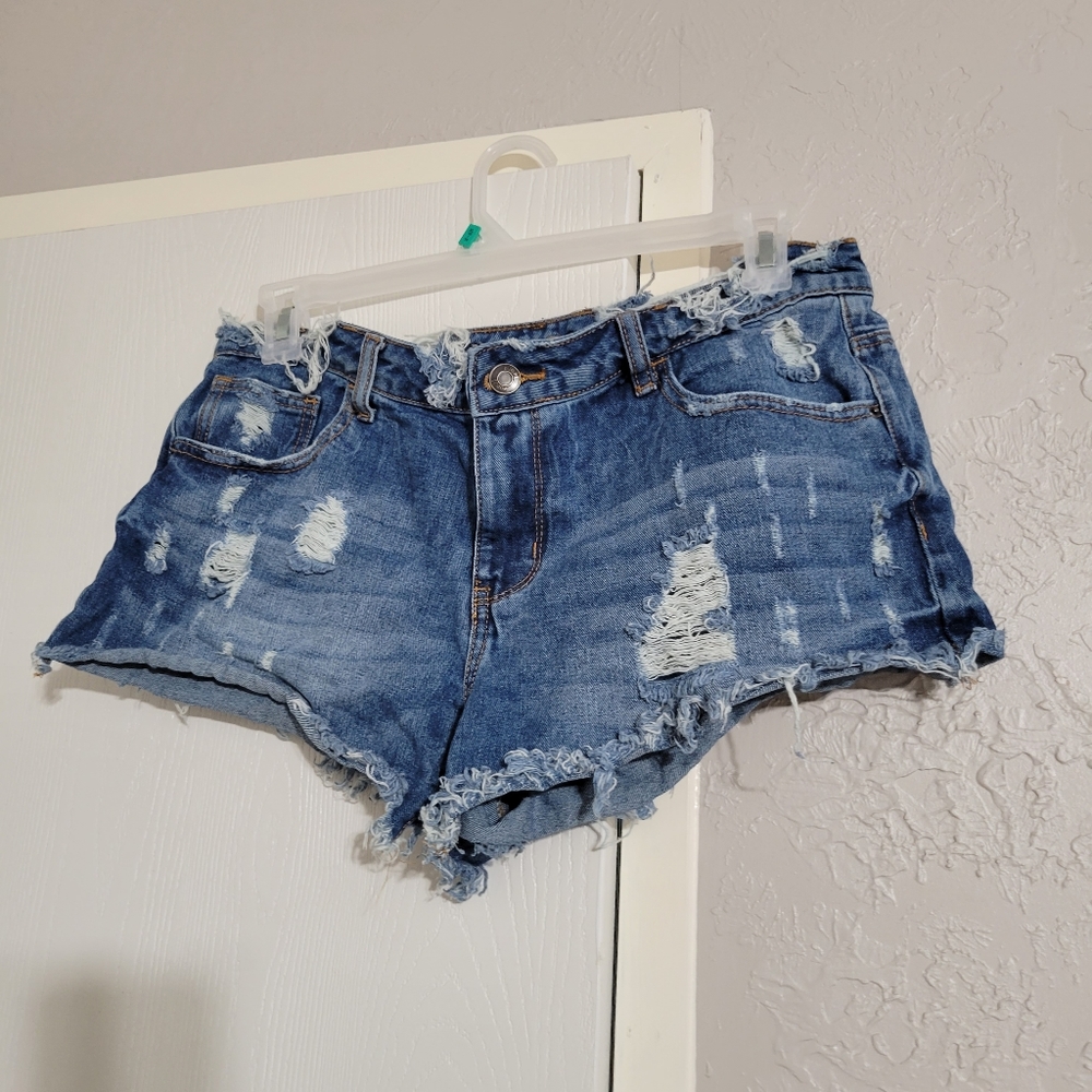 Women ripped Rue 21 shorts